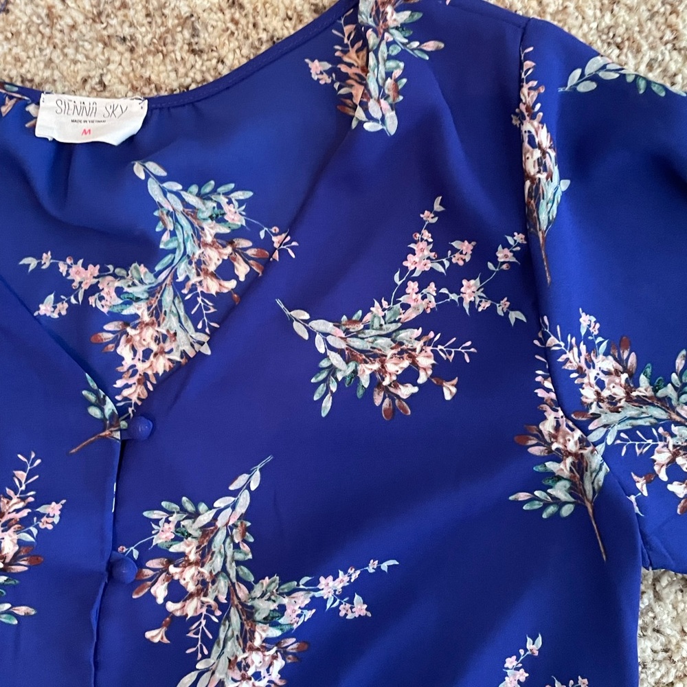 Blue floral top - Picture 2 of 3